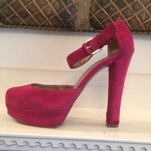 BCBG FUCHSIA PINK SEUDE MARY JANES SIZE 7B